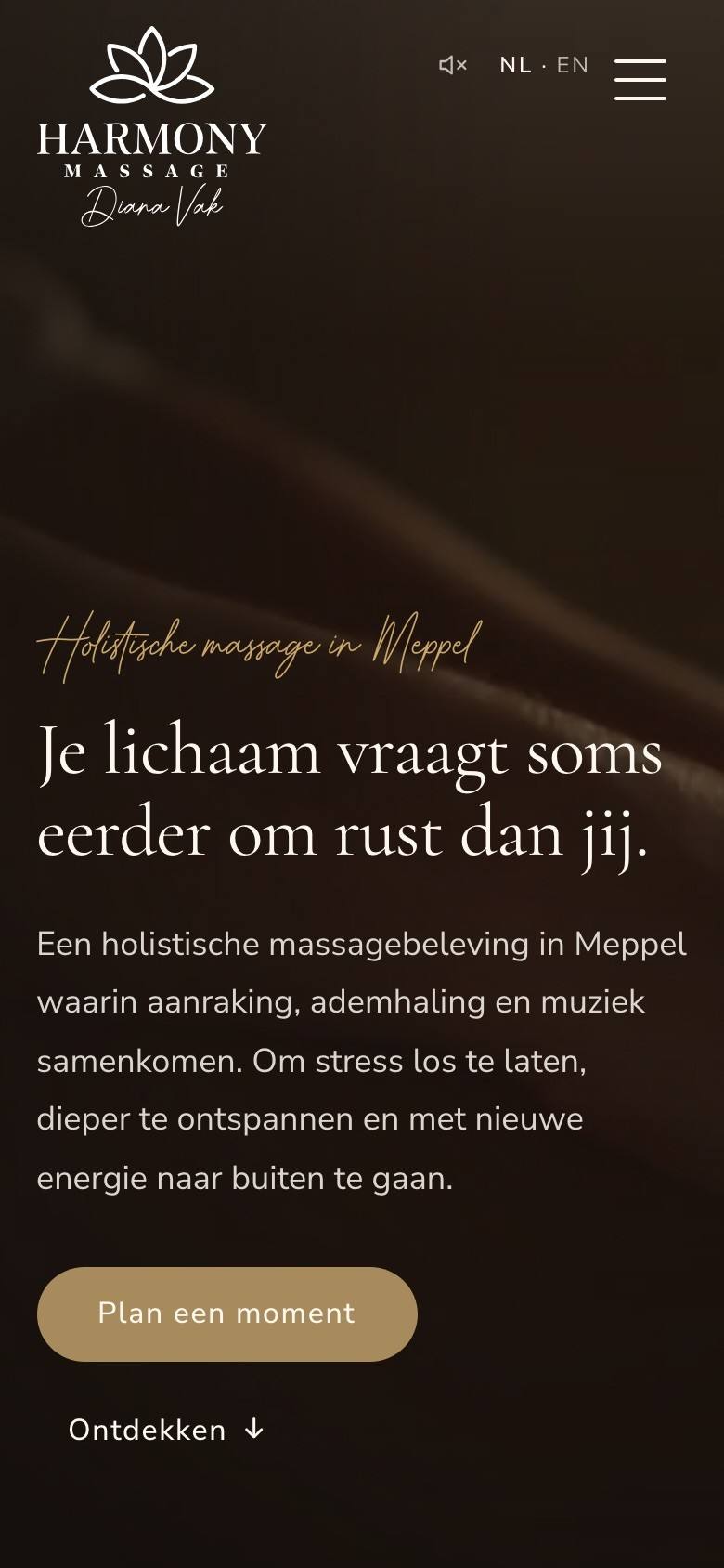 Homepage van Harmony Massage op een telefoon